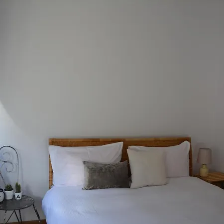 Cozy Apartment Close To The City Center *